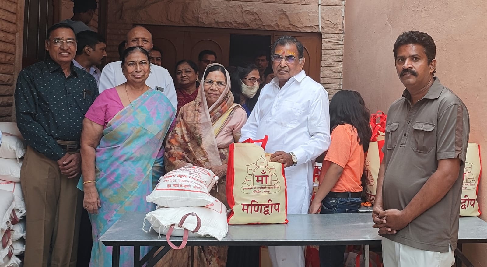 कॉलेज की छात्राओं को 5 लाख रुपये की छात्रवृत्ति वितरित की गई